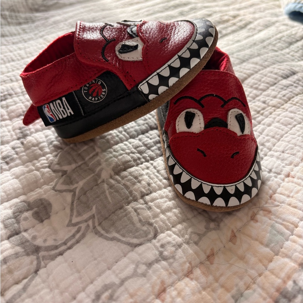NWOT NBA Raptor Robeez